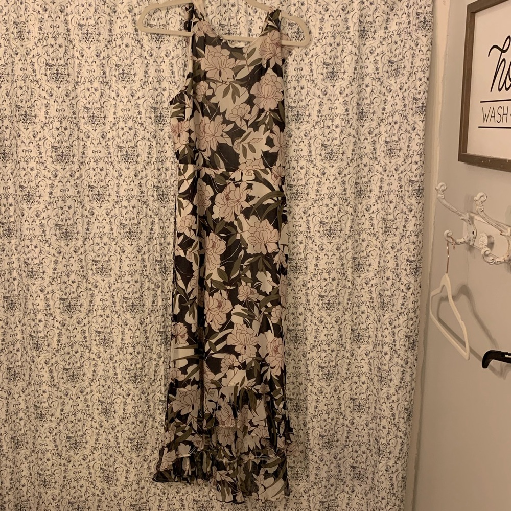 💕 NWT BR Floral dress